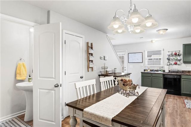 3985 Village Park Court, Winston-salem, NC 27127