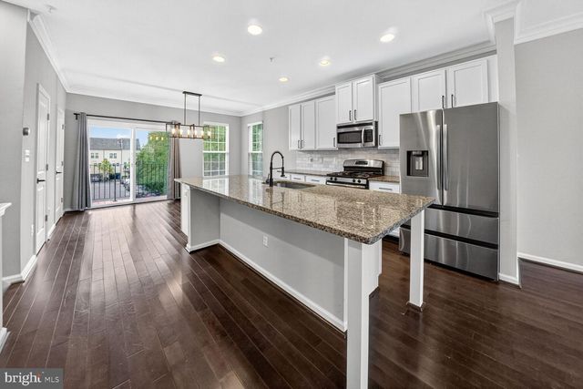 13252 SHAWNEE LN #204, Clarksburg, MD 20871