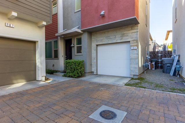 191 Log Pond Ln, Sacramento, CA 95818