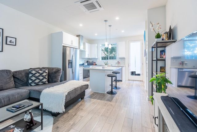 191 Log Pond Ln, Sacramento, CA 95818