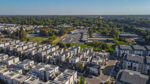 191 Log Pond Ln, Sacramento, CA 95818