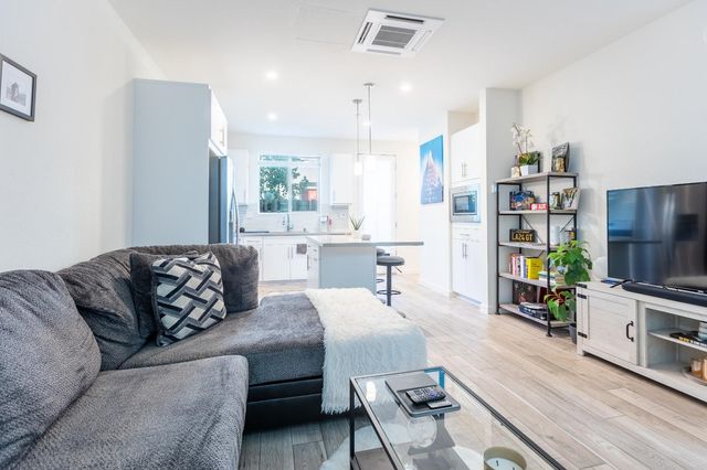 191 Log Pond Ln, Sacramento, CA 95818