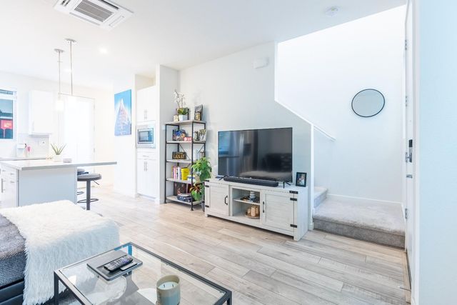 191 Log Pond Ln, Sacramento, CA 95818