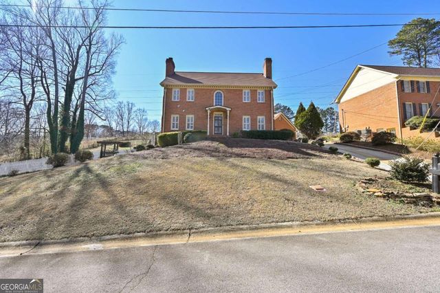 110 Amsterdam Drive SW, Lilburn, GA 30047