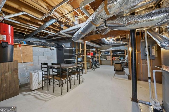 110 Amsterdam Drive SW, Lilburn, GA 30047