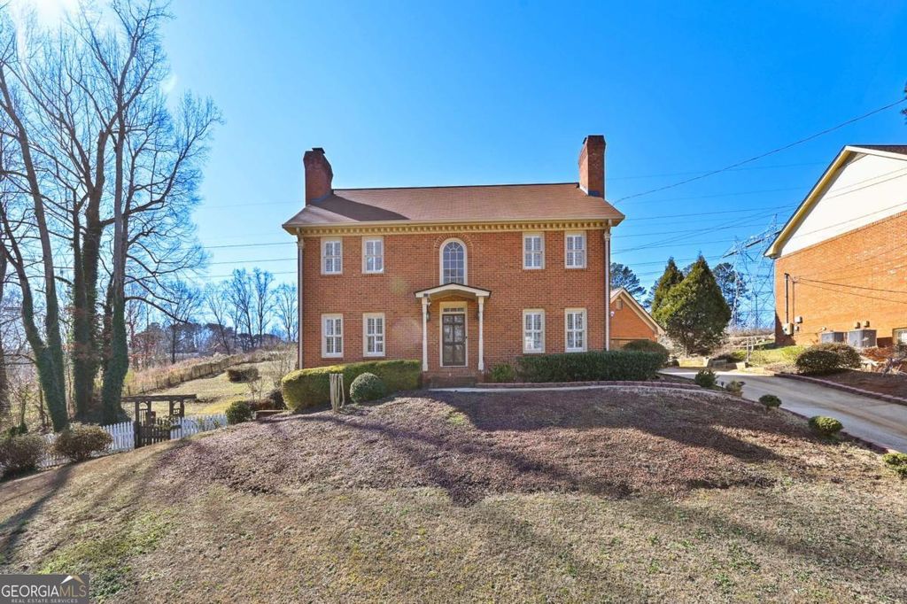 110 Amsterdam Drive SW, Lilburn, GA 30047