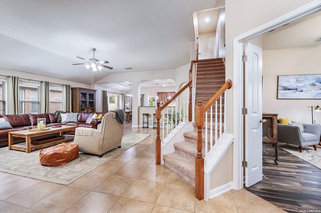 10622 Larch Grove Ct, Helotes, TX 78023