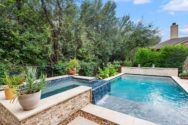 10622 Larch Grove Ct, Helotes, TX 78023