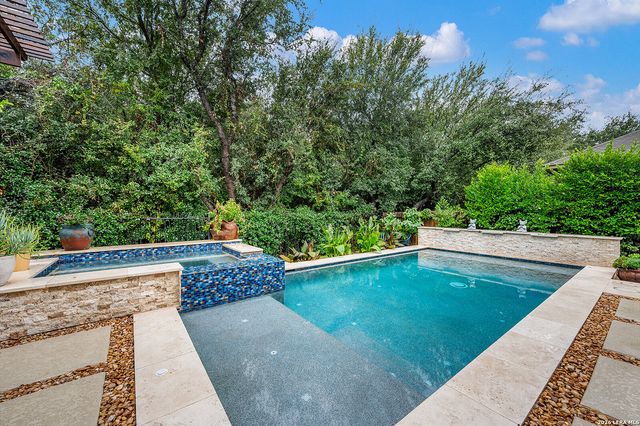 10622 Larch Grove Ct, Helotes, TX 78023