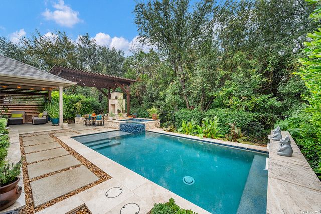 10622 Larch Grove Ct, Helotes, TX 78023