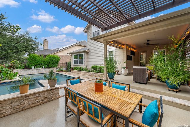 10622 Larch Grove Ct, Helotes, TX 78023