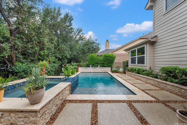 10622 Larch Grove Ct, Helotes, TX 78023