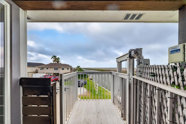 925 Bonita Street, Bayou Vista, TX 77563