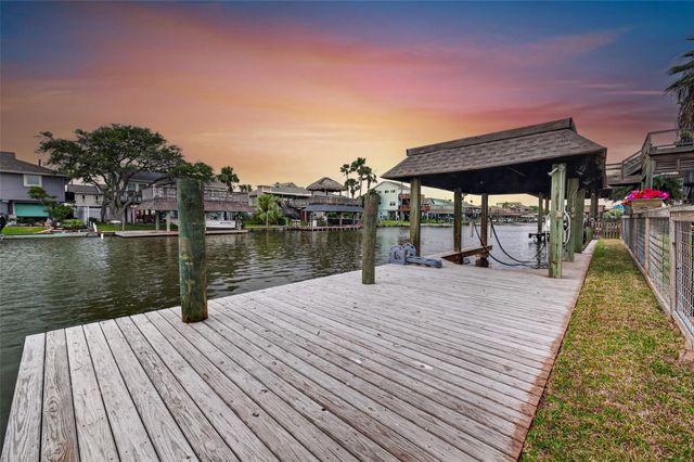 925 Bonita Street, Bayou Vista, TX 77563