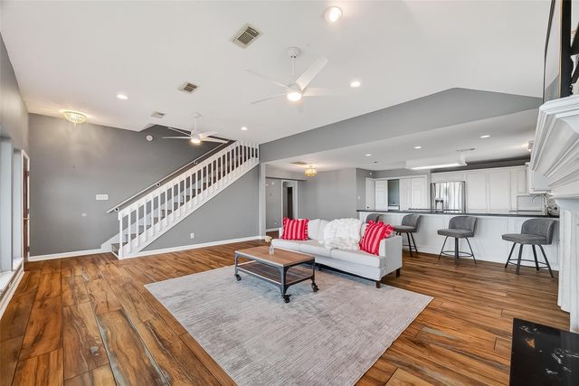 925 Bonita Street, Bayou Vista, TX 77563