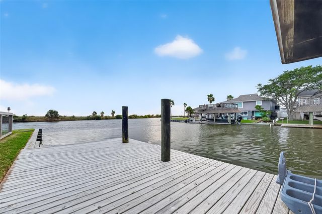 925 Bonita Street, Bayou Vista, TX 77563