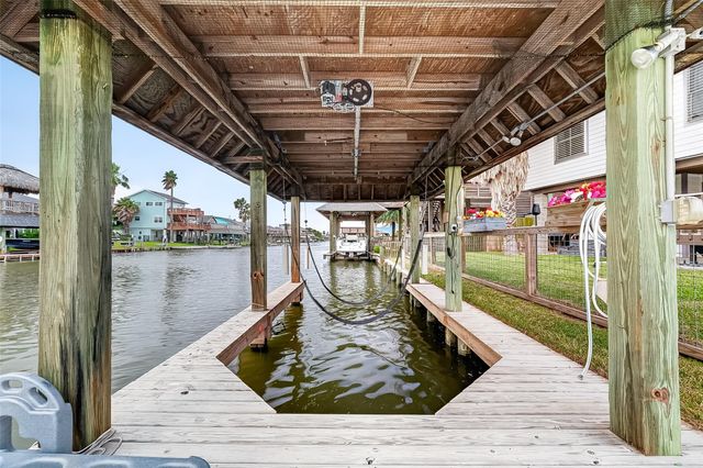 925 Bonita Street, Bayou Vista, TX 77563