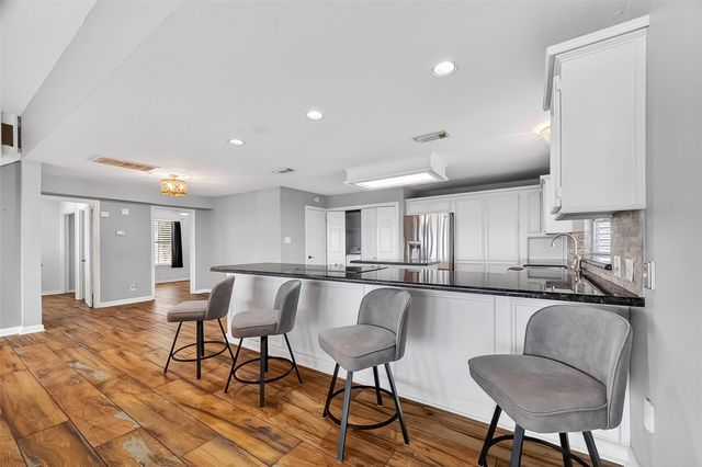 925 Bonita Street, Bayou Vista, TX 77563