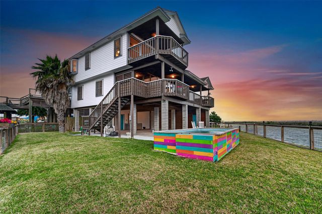 925 Bonita Street, Bayou Vista, TX 77563