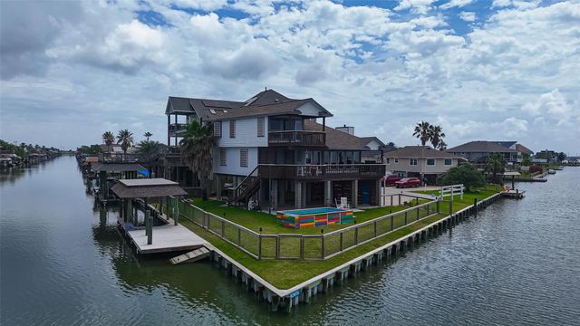 925 Bonita Street, Bayou Vista, TX 77563
