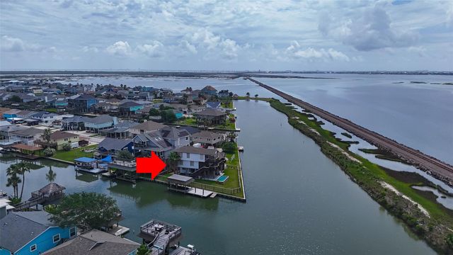 925 Bonita Street, Bayou Vista, TX 77563