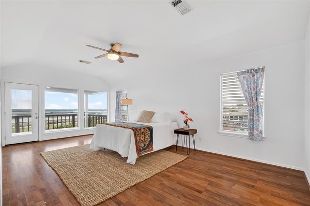 925 Bonita Street, Bayou Vista, TX 77563