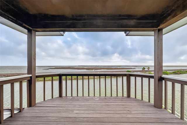 925 Bonita Street, Bayou Vista, TX 77563