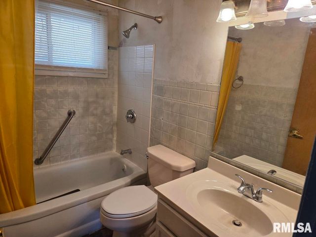 531 S BARNEWOLT Drive, Peoria, IL 61604