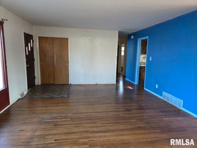 531 S BARNEWOLT Drive, Peoria, IL 61604