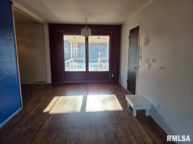 531 S BARNEWOLT Drive, Peoria, IL 61604