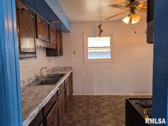 531 S BARNEWOLT Drive, Peoria, IL 61604