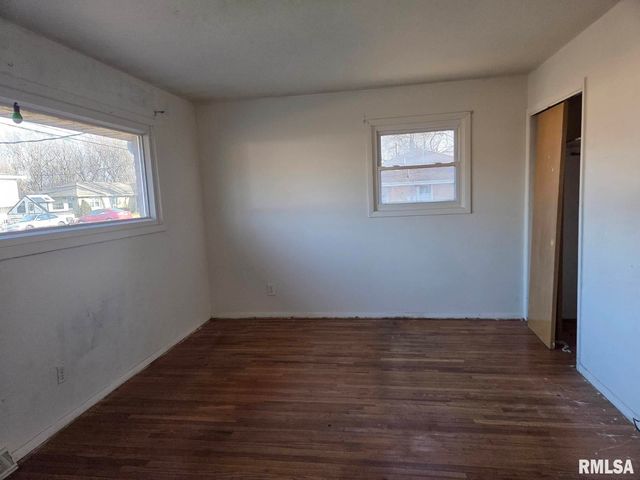 531 S BARNEWOLT Drive, Peoria, IL 61604