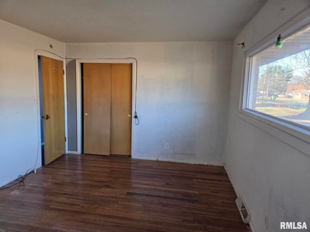 531 S BARNEWOLT Drive, Peoria, IL 61604