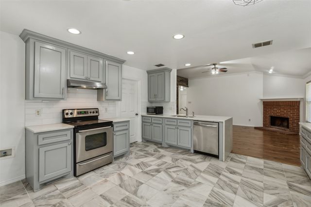 8828 Tumbleweed Drive, Cross Roads, TX 76227