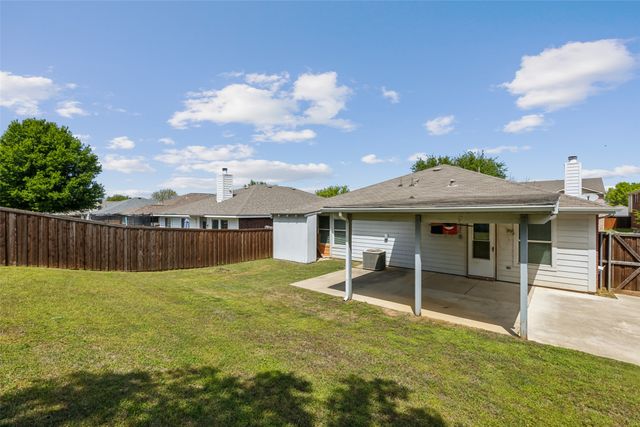 8828 Tumbleweed Drive, Cross Roads, TX 76227