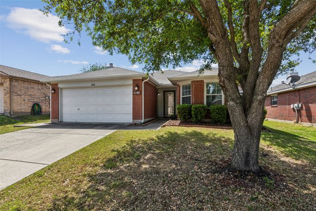 8828 Tumbleweed Drive, Cross Roads, TX 76227
