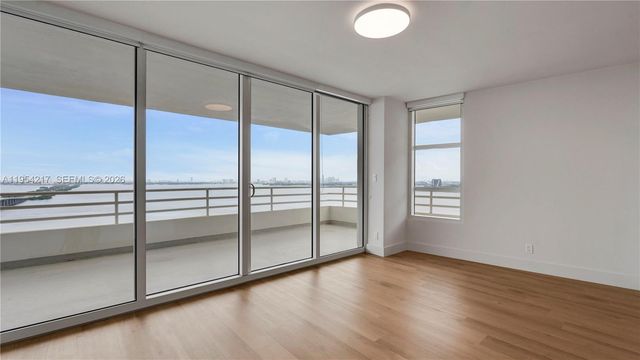 555 NE 34th St 2201, Miami, FL 33137