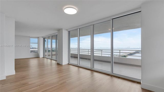 555 NE 34th St 2201, Miami, FL 33137