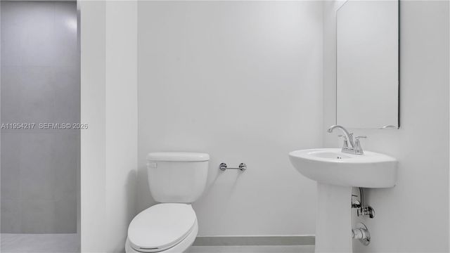 555 NE 34th St 2201, Miami, FL 33137