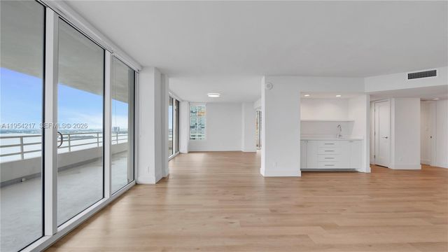 555 NE 34th St 2201, Miami, FL 33137