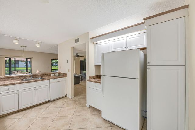 10851 Palm Lake Avenue 101, Boynton Beach, FL 33437