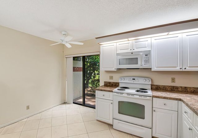 10851 Palm Lake Avenue 101, Boynton Beach, FL 33437