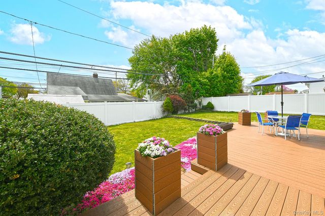 7 Low Lane, Levittown, NY 11756