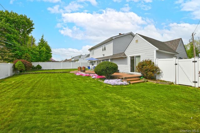 7 Low Lane, Levittown, NY 11756