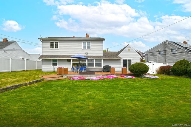 7 Low Lane, Levittown, NY 11756