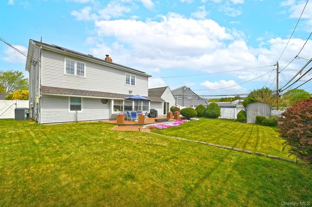 7 Low Lane, Levittown, NY 11756