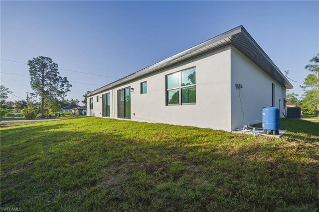 5300 28th ST SW, Lehigh Acres, FL 33973