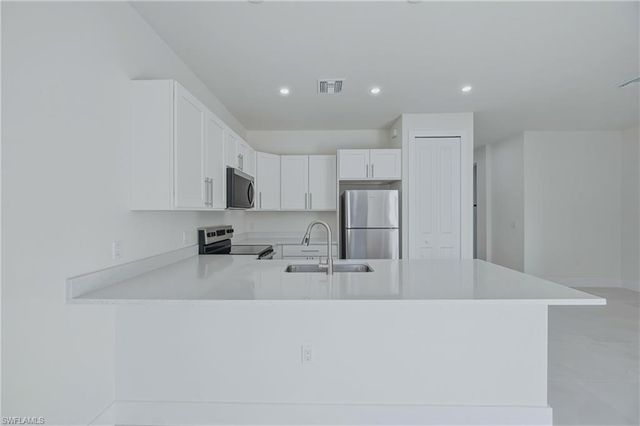 5300 28th ST SW, Lehigh Acres, FL 33973