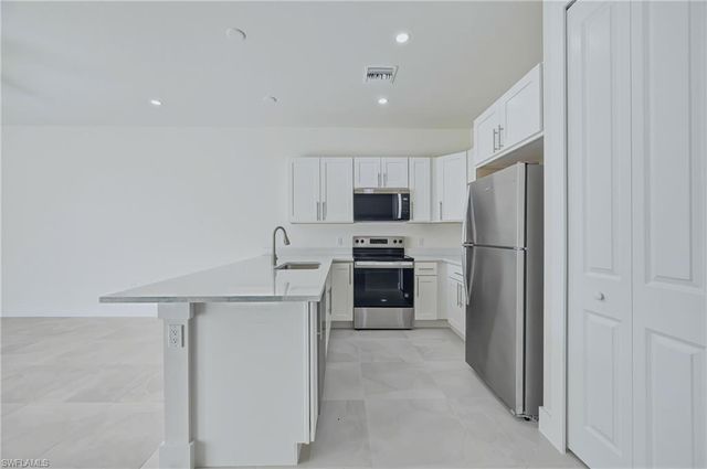 5300 28th ST SW, Lehigh Acres, FL 33973