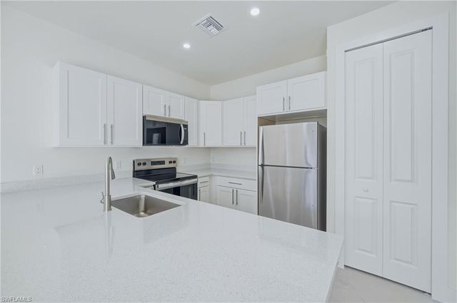 5300 28th ST SW, Lehigh Acres, FL 33973